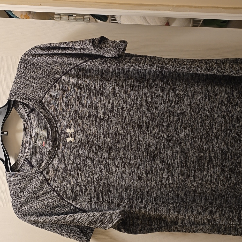 Men's Under Armour shirt
